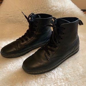 Dr. Martin Leyton boots woman’s | Size 9 |